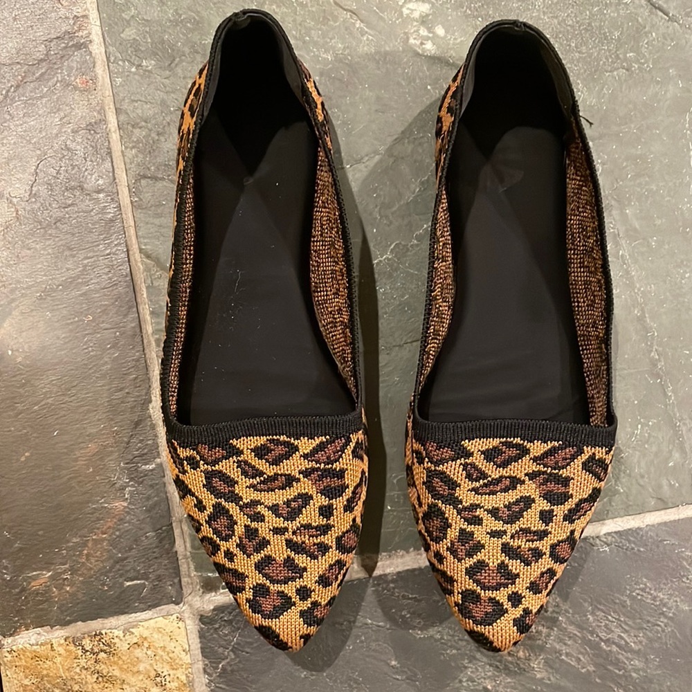Pointed toe flats